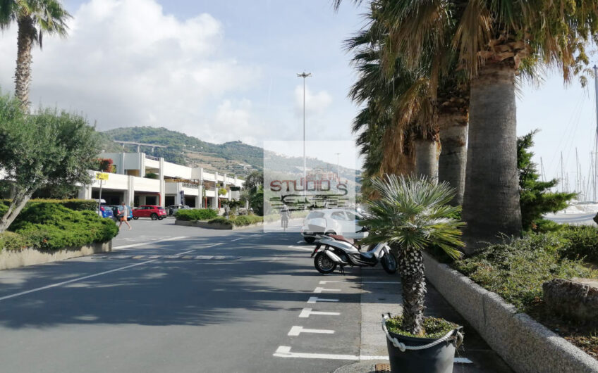 SANTO STEFANO AL MARE – Monolocale con terrazzino nel porto Marina degli Aregai