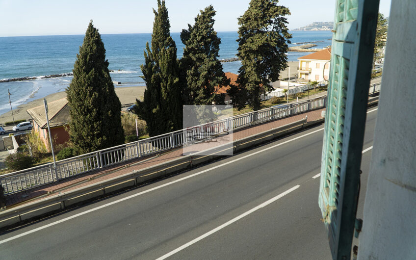 Santo stefano al Mare – Fabbricato a uso commerciale sulla via Aurelia su due piani anche in affitto